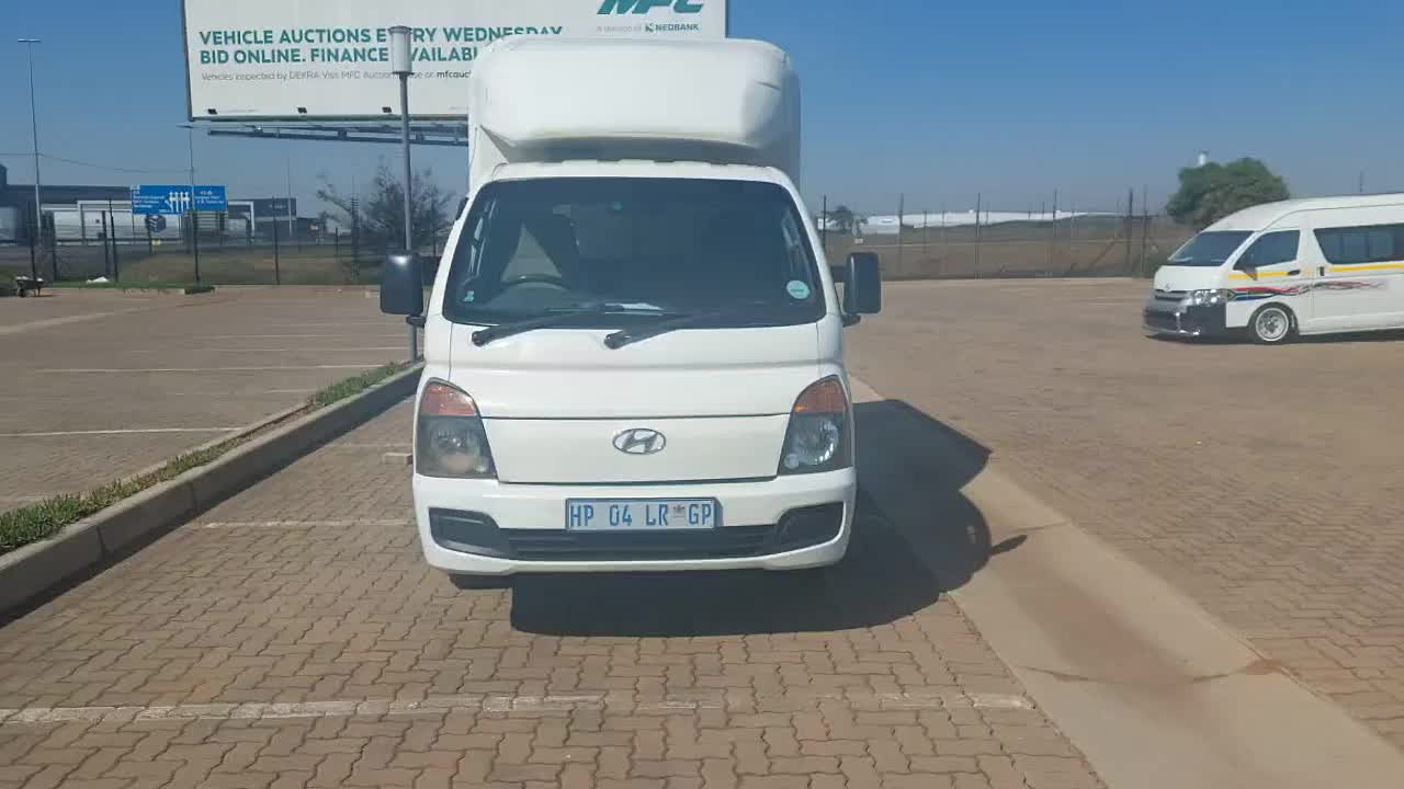 BUY HYUNDAI H100 2.6D A/C F/C D/S 2018 DROPSIDE, NedbankMFC